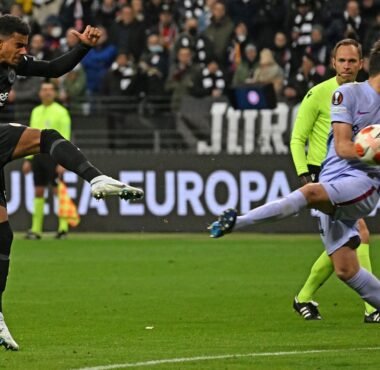 برشلونة فرانكفورت 2022